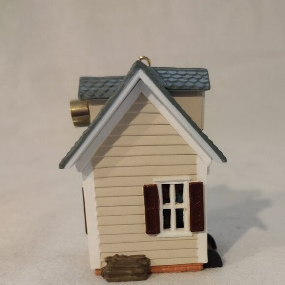 NIB 1986 Hallmark General Store Lighted Ornament with Connector Cord. - Picture 8 of 9